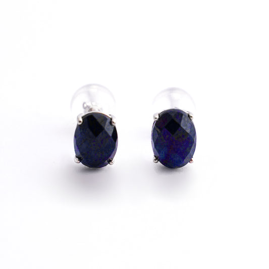 Aretes stud con zafiro natural oval en Oro18k blanco