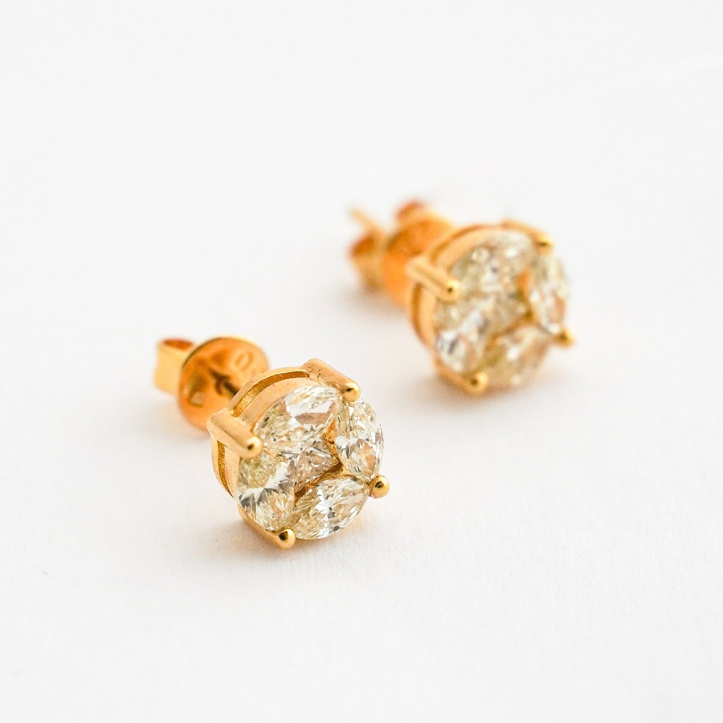 Aretes Stud Marquise Diamantes Oro 18K