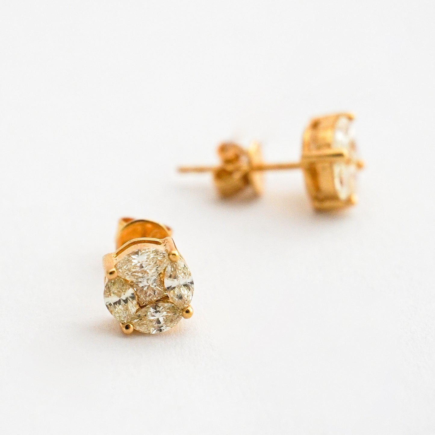 Aretes Stud Marquise Diamantes Oro 18K
