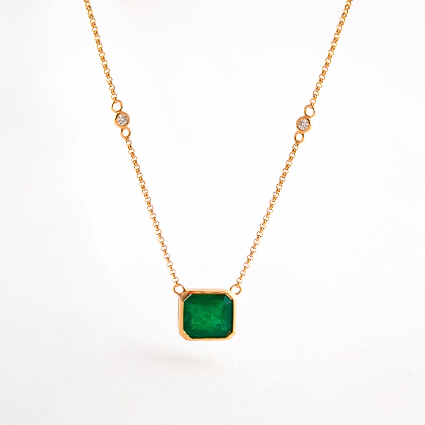 Cadena Dije Esmeralda Biselada 6 Diamantes Oro 18K
