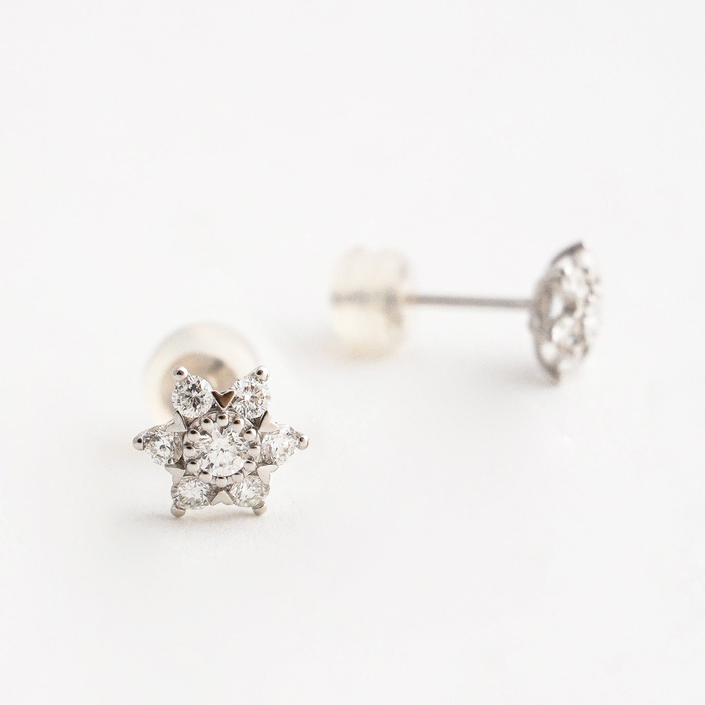 Aretes Rosetas Deluxe con diamantes naturales en Oro 18k Blanco