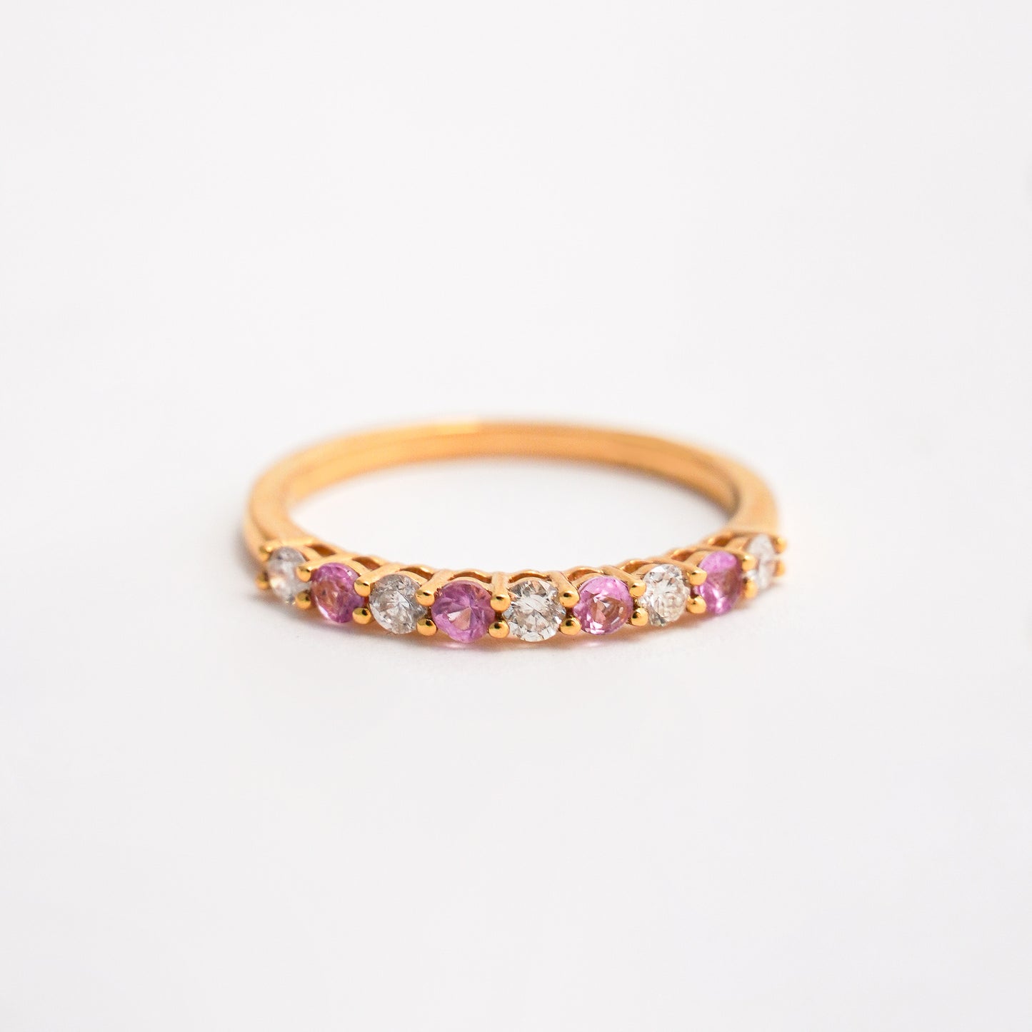 Anillo Medio Riviere zafiros rosados con diamantes naturales en Oro18k