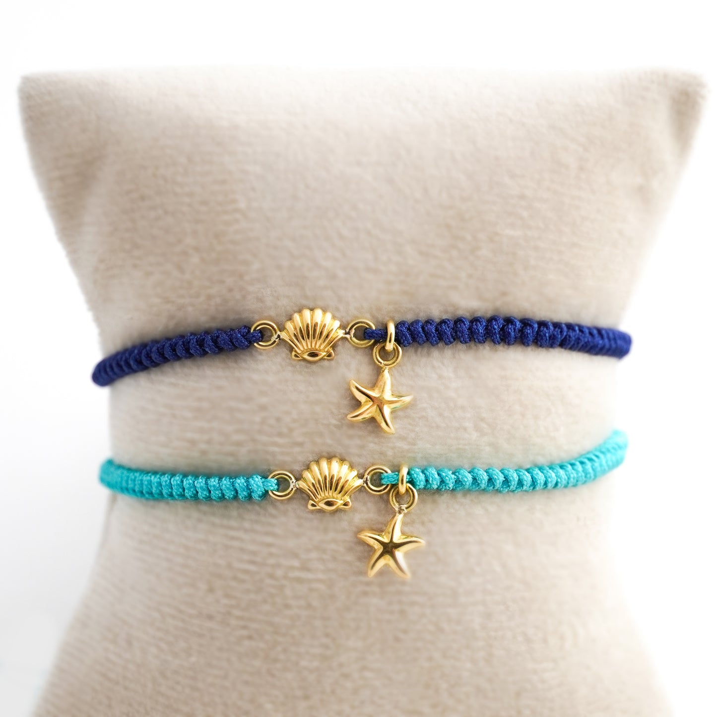 Pulsera tejida estrellita y conchita de mar en Oro18k