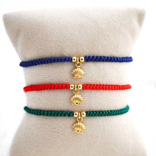 Pulsera tejida conchita de mar con dos bolitas en Oro18k