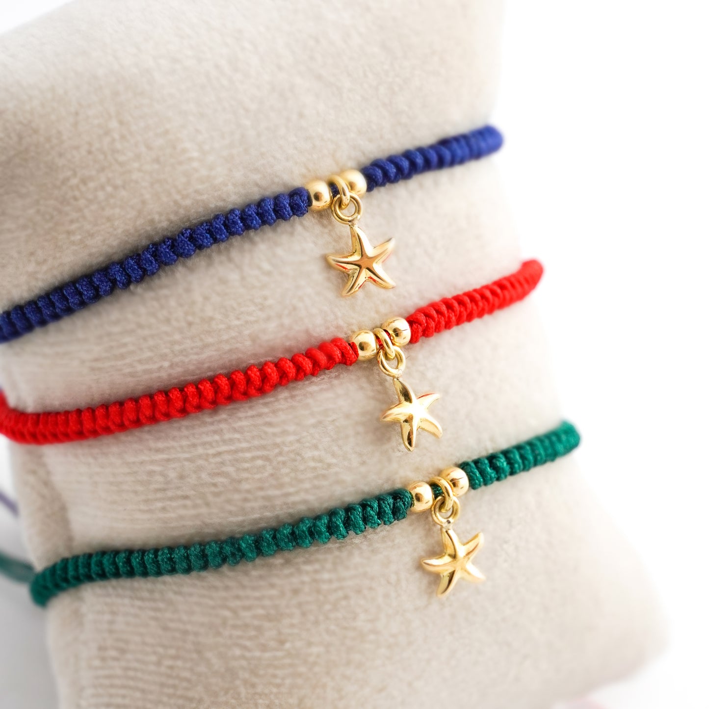 Pulsera tejida estrella de mar con dos bolitas en Oro18k