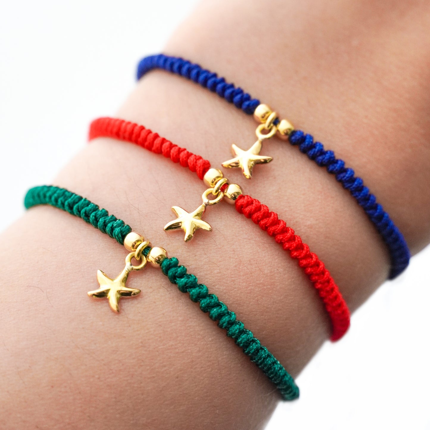Pulsera tejida estrella de mar con dos bolitas en Oro18k