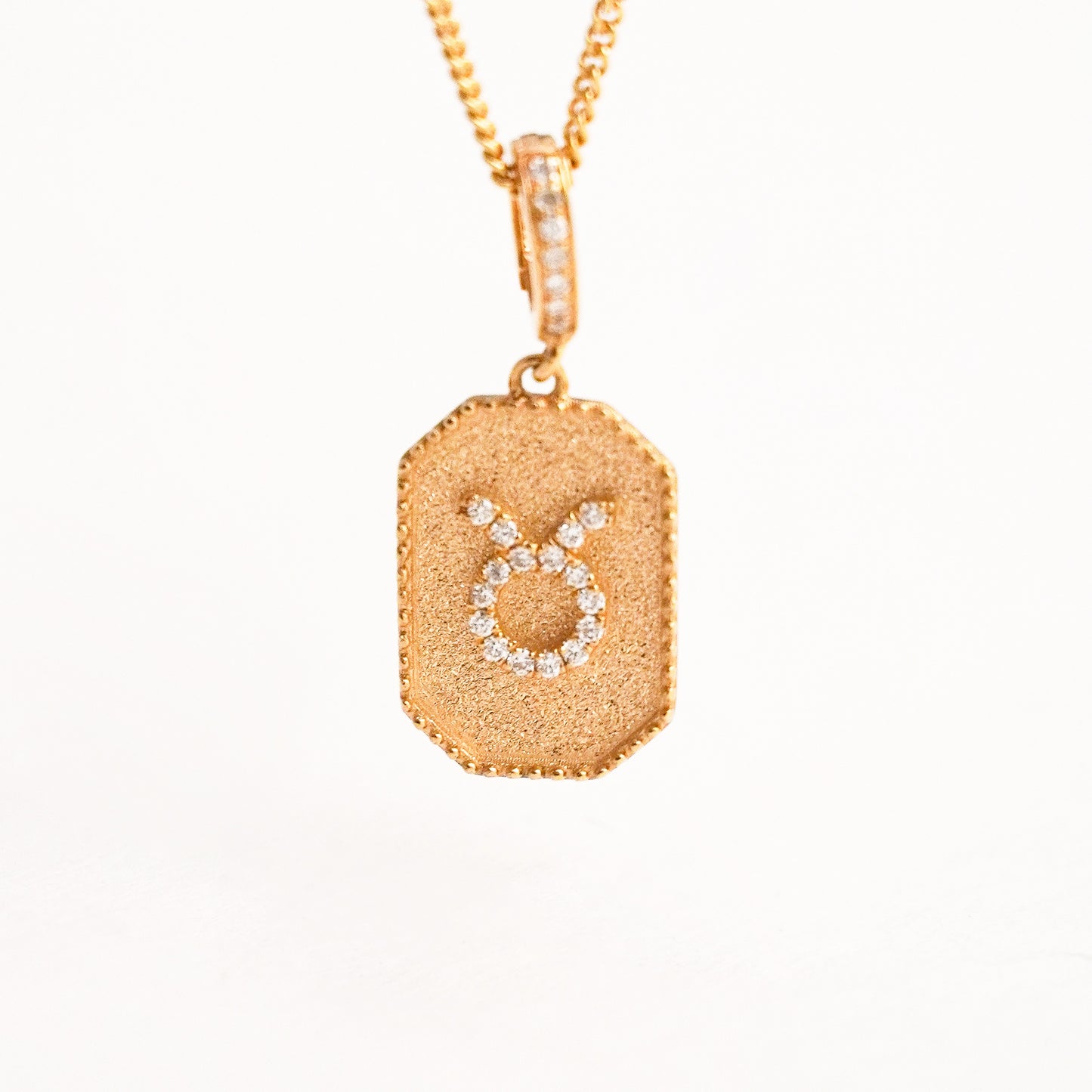 Dije Zodiacal Diamantes Tauro Oro 18K