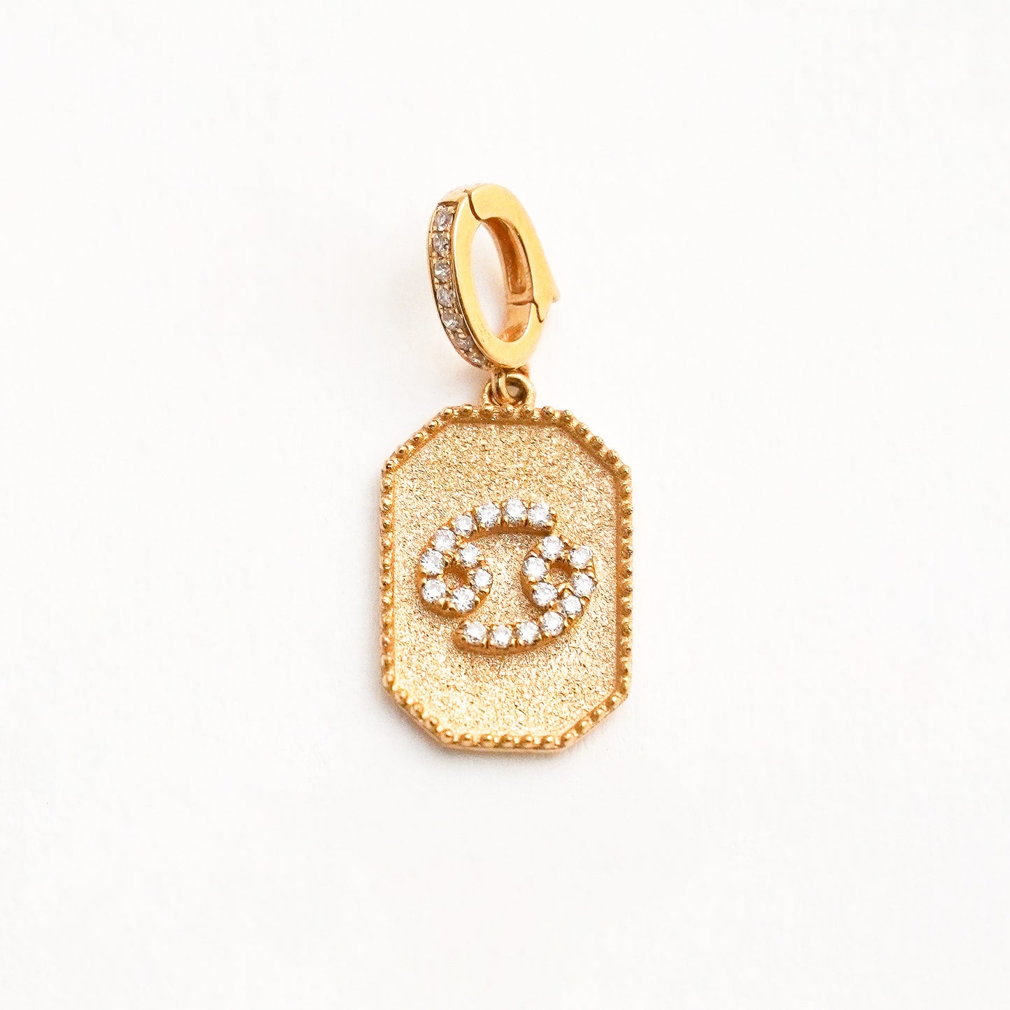 Dije Zodiacal Diamantes Cáncer Oro 18K