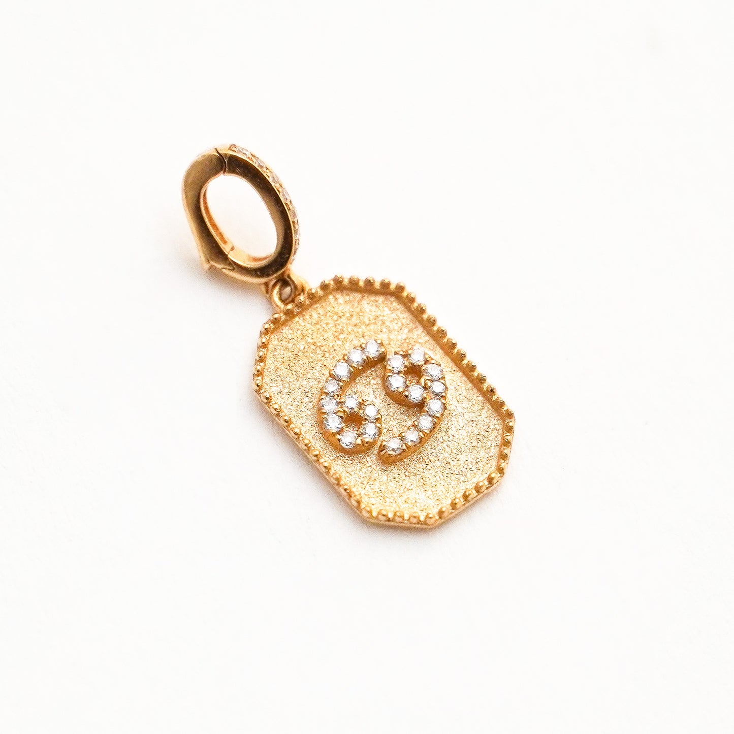 Dije Zodiacal Diamantes Cáncer Oro 18K
