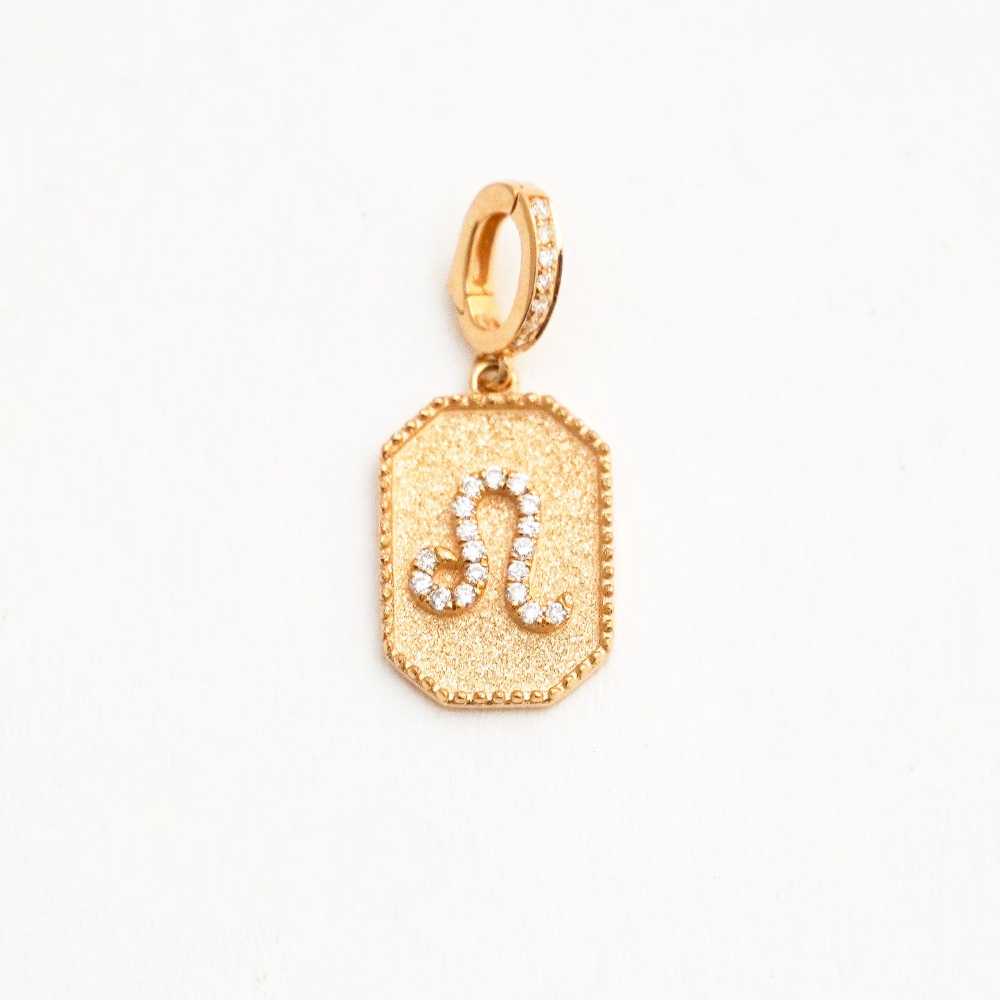 Dije Zodiacal Diamantes Leo Oro 18K