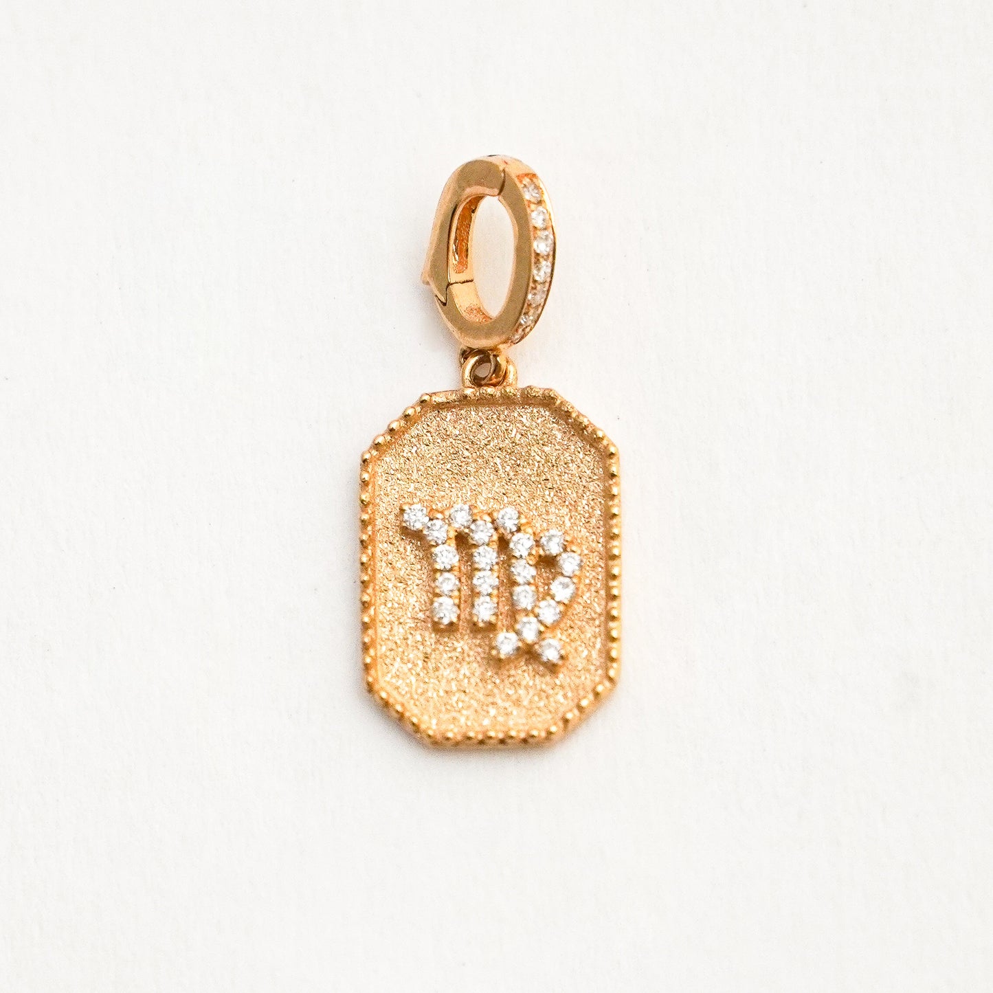 Dije Zodiacal Diamantes Virgo Oro 18K
