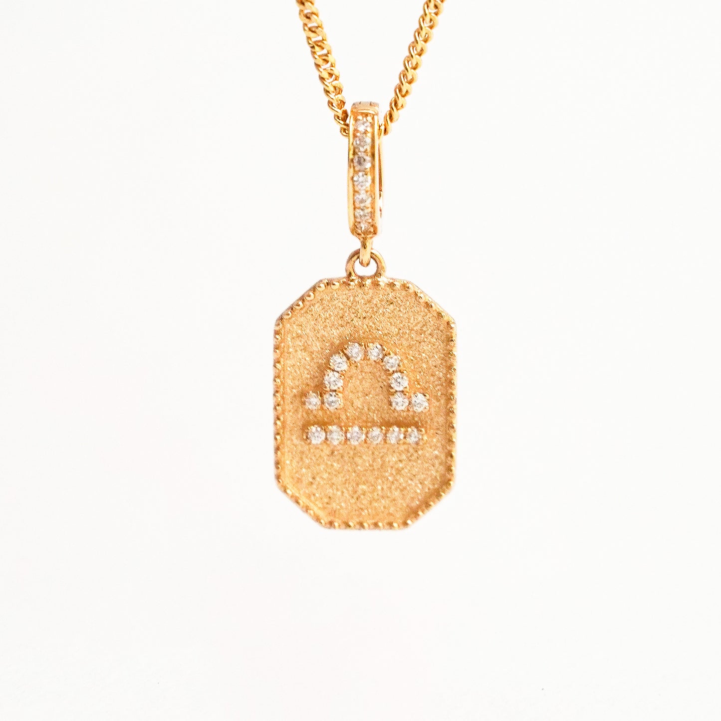 Dije Zodiacal Diamantes Libra Oro 18K