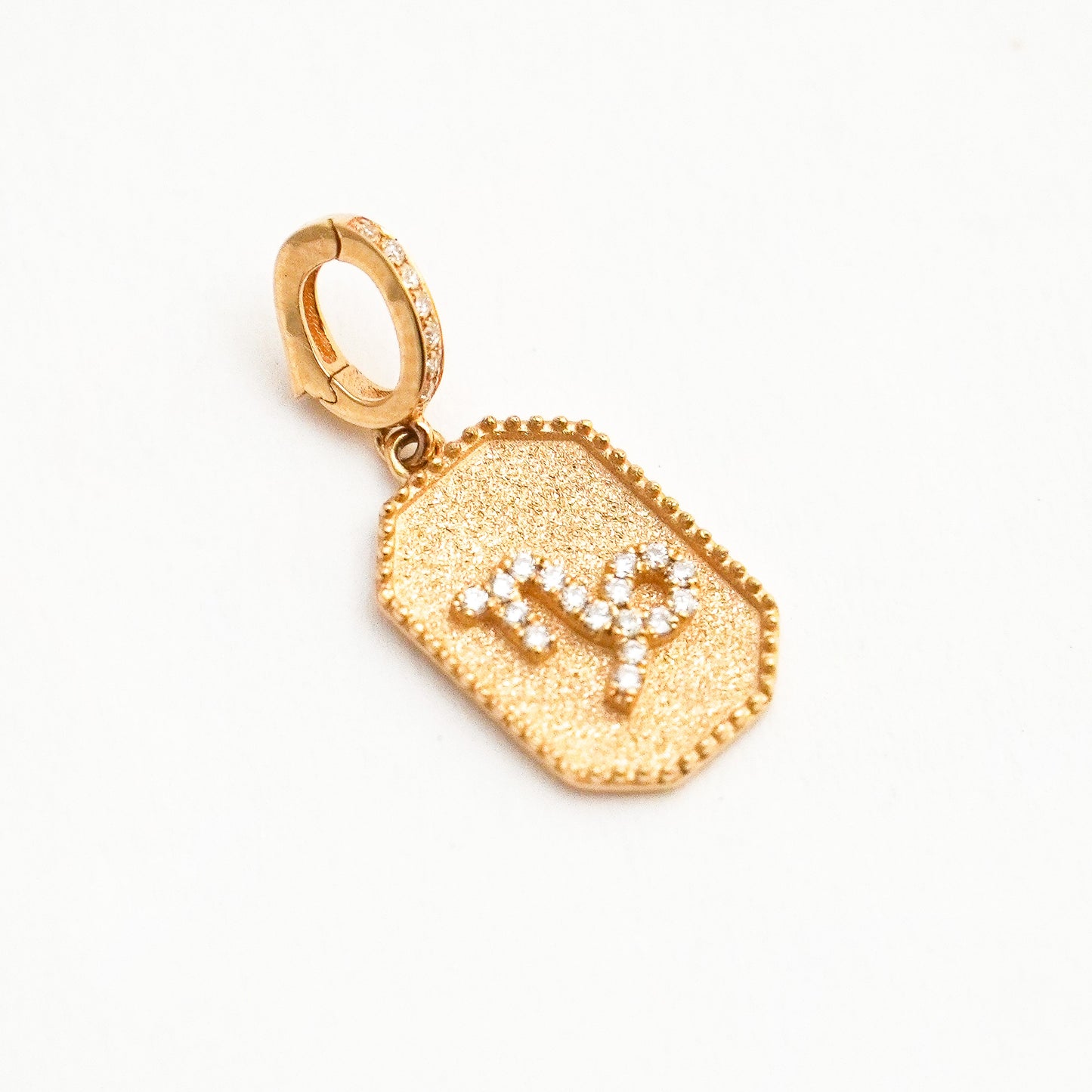 Dije Zodiacal Diamantes Capricornio Oro 18K