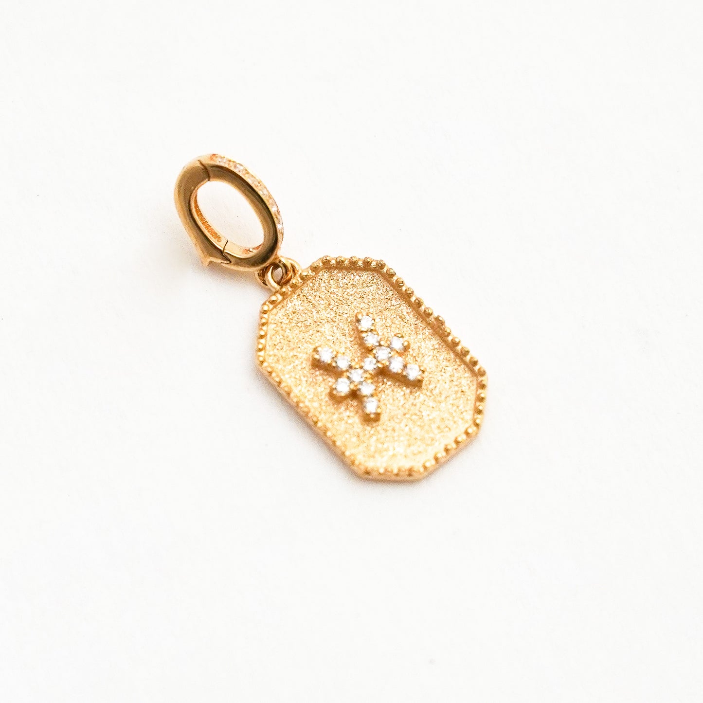 Dije Zodiacal Diamantes Piscis Oro 18K