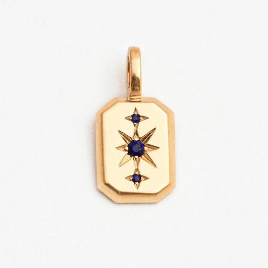Dije Charm Polaris estrella con zafiro natural en Oro 18k