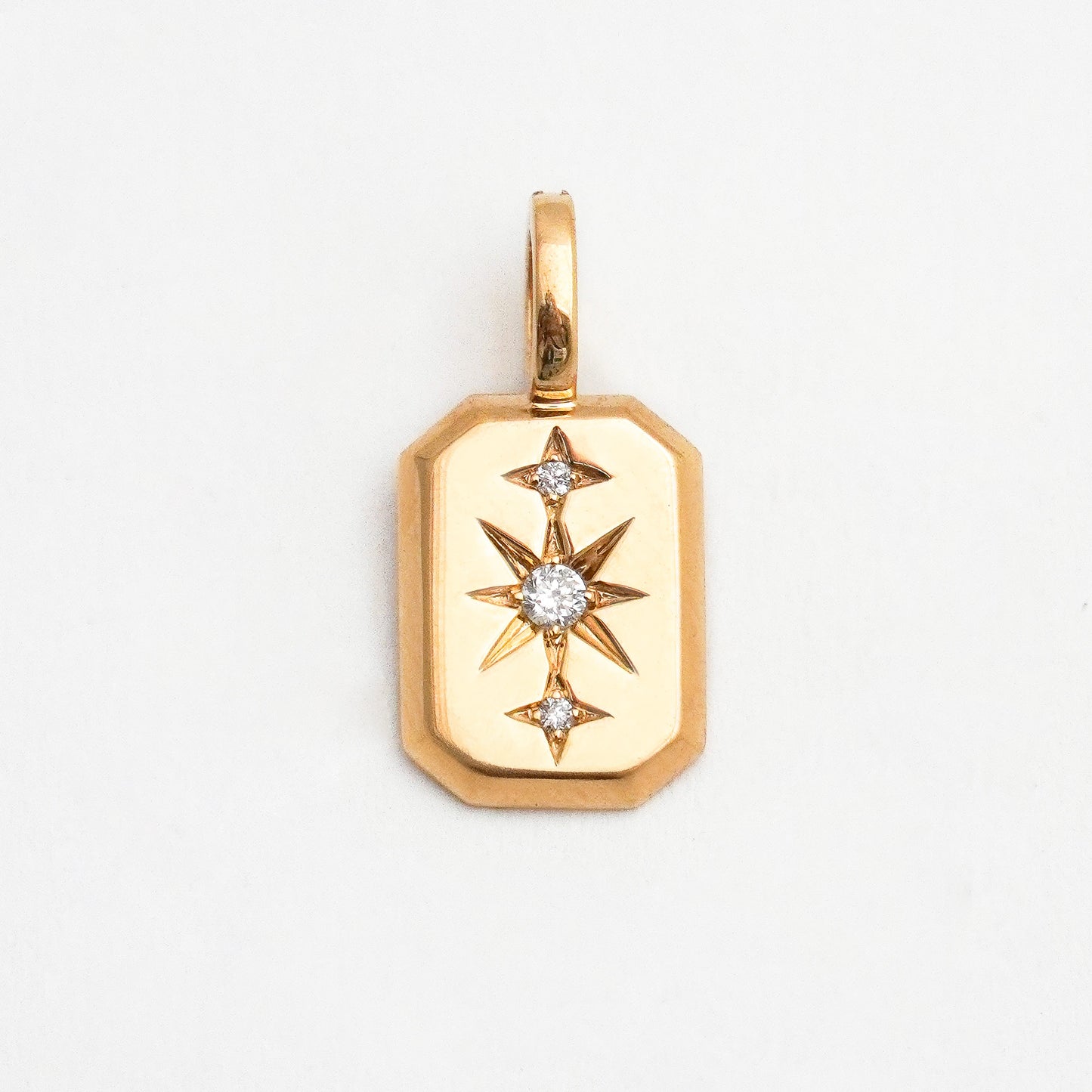 Dije Charm Polaris estrella con Diamante natural en Oro 18k