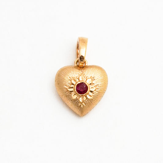 Dije Charm Corazón anima con rubí natural en Oro 18k