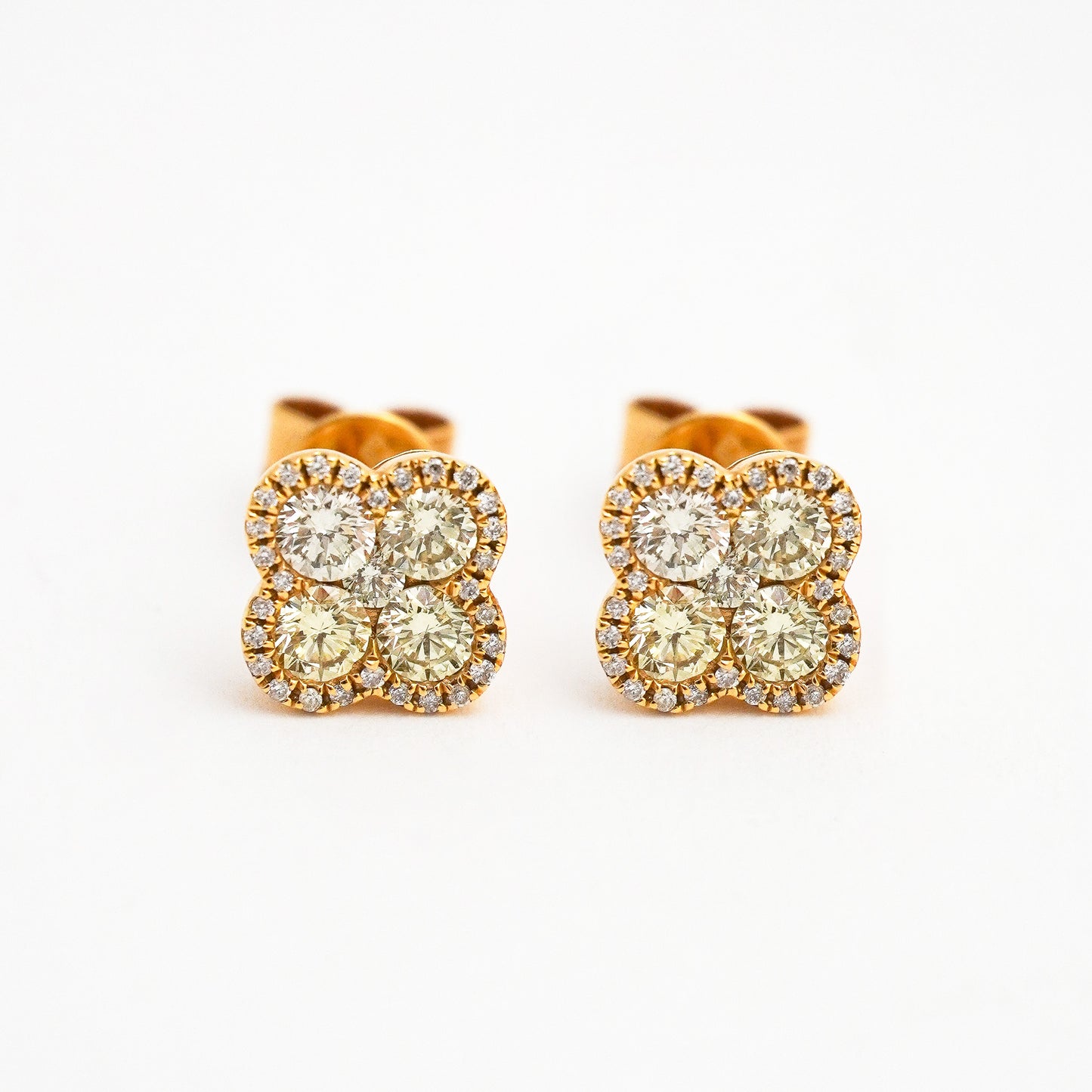 Aretes Trébol Diamantes Oro Amarillo 18K