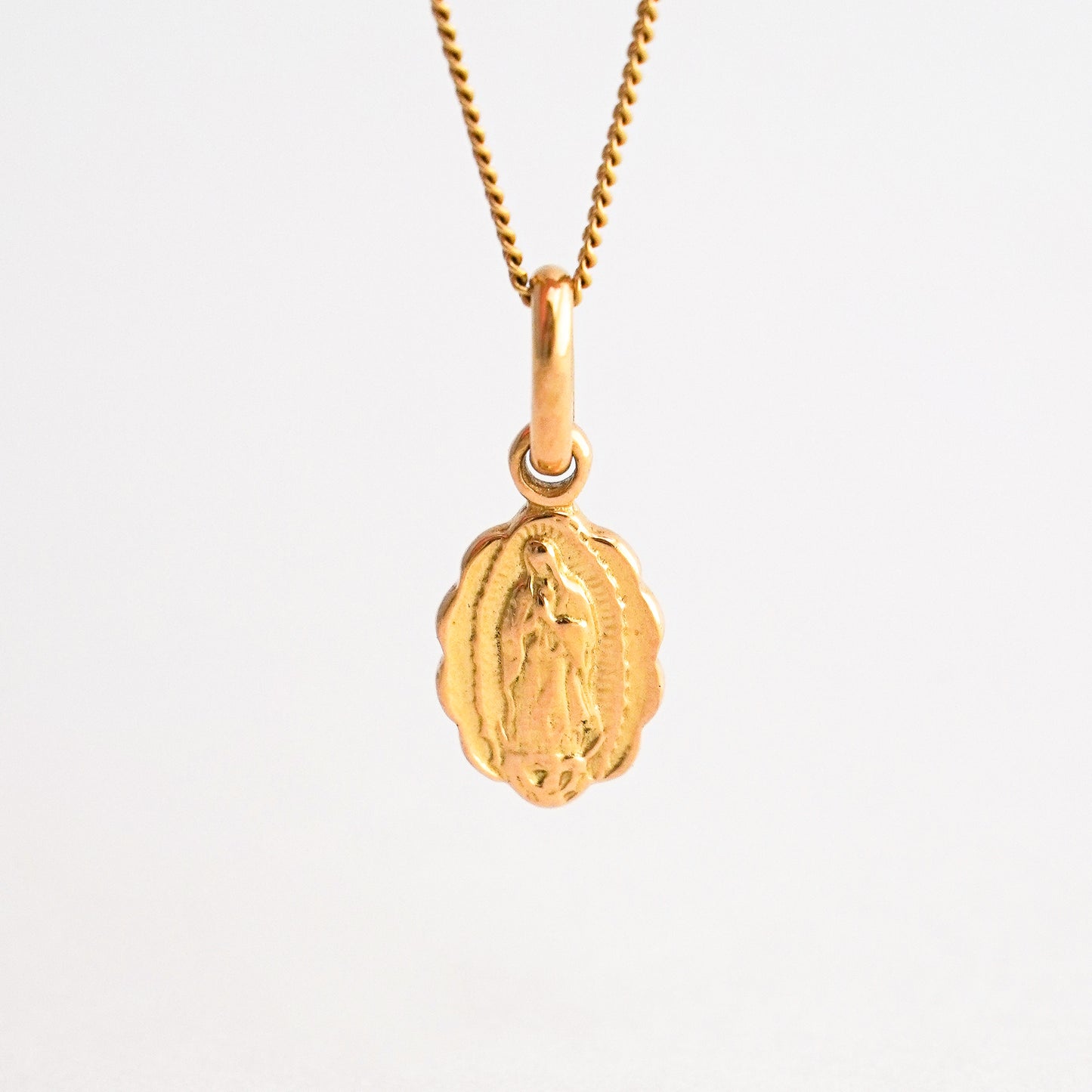 Medalla Virgen Guadalupe Pequeña Oro 18K
