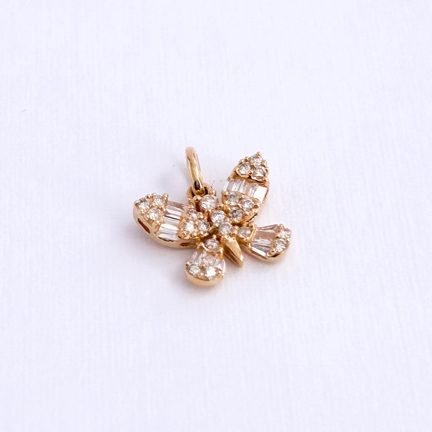 Dije Mariposa Sunlight con diamantes en oro 18k