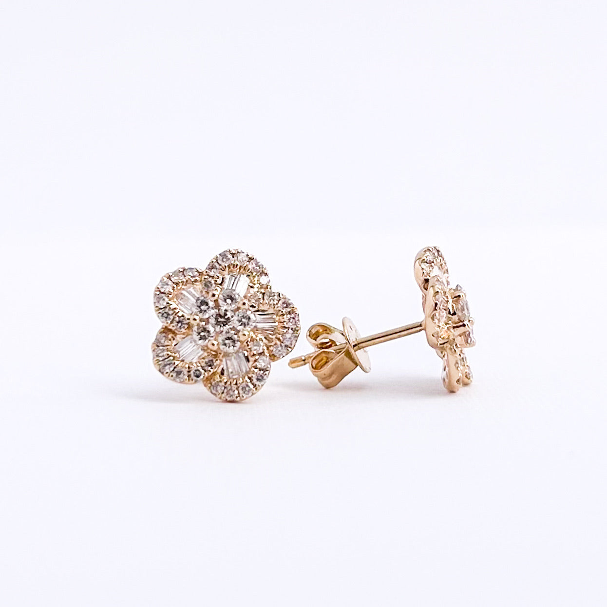 Aretes Blossom con diamantes en oro 18k