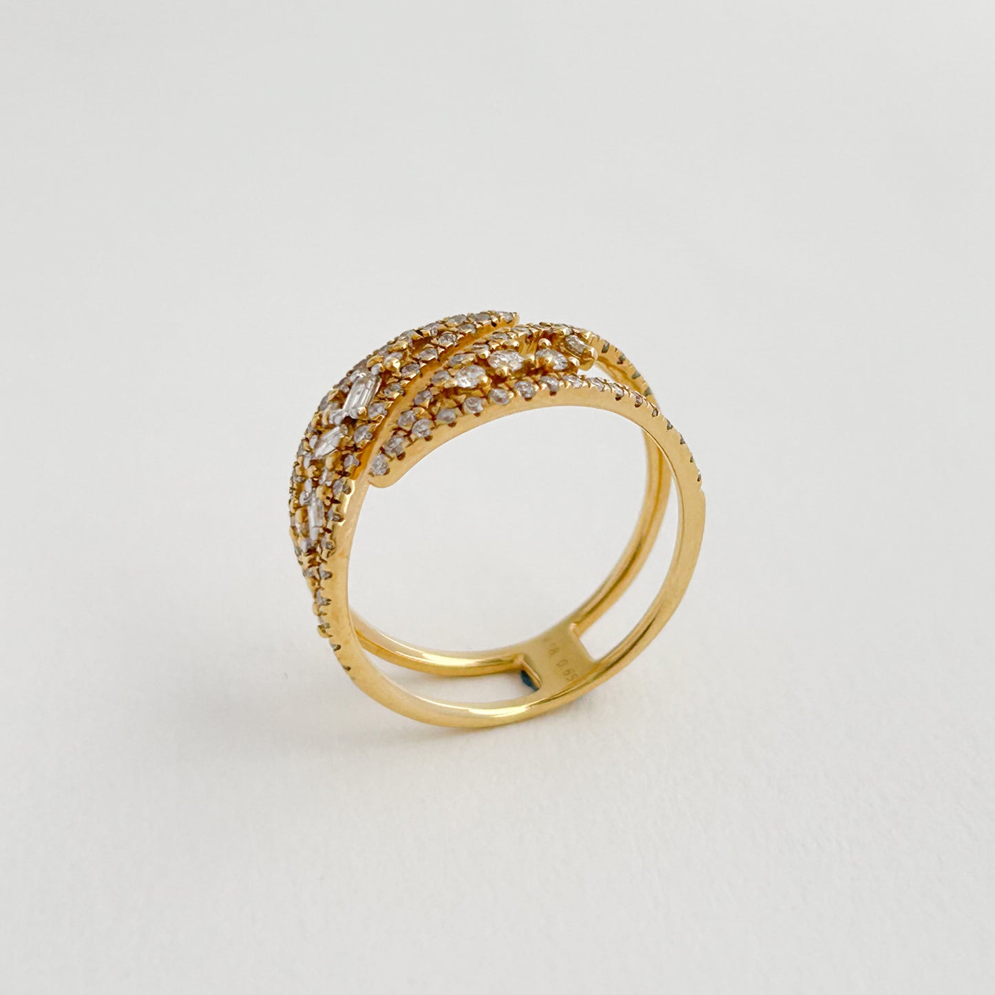 Anillo Zig Zag con diamantes en Oro 18k