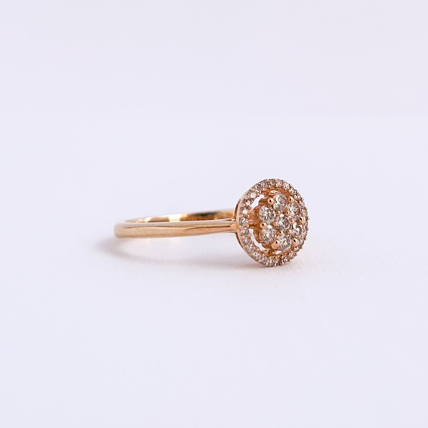 Anillo Halo Redondo mini con diamantes en oro 18k