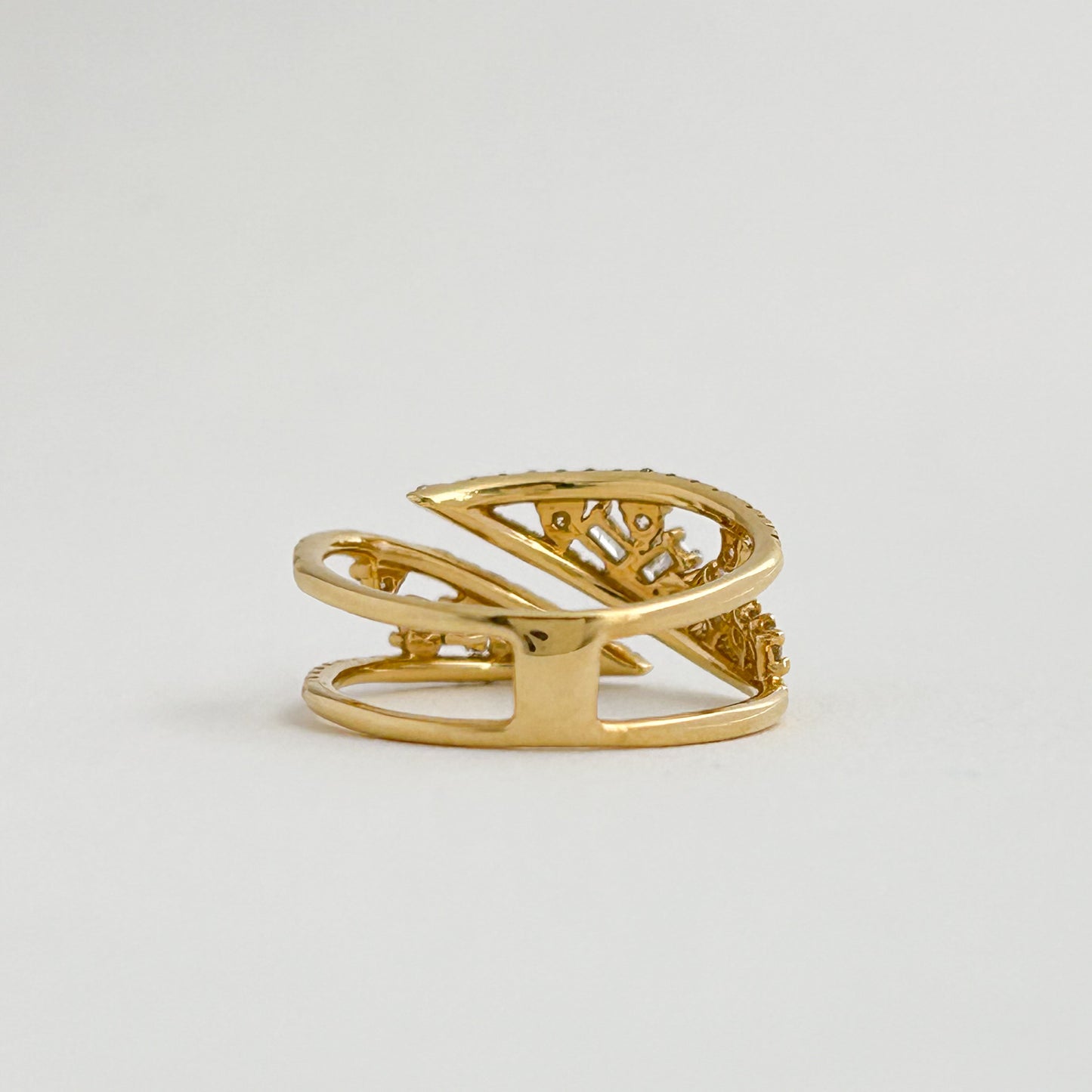 Anillo Zig Zag con diamantes en Oro 18k