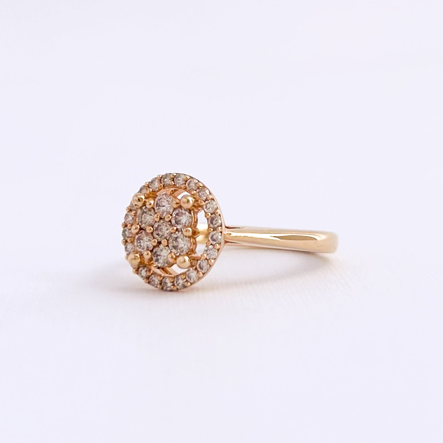 Anillo Halo Redondo con diamantes 0.418 cts en oro 18k