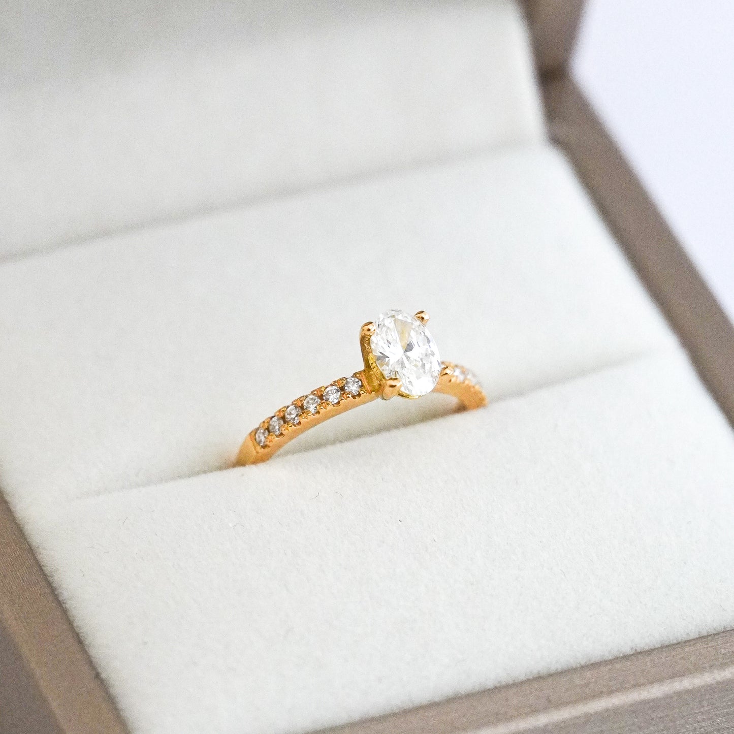 Anillo de Compromiso Oro18k - 16 / Oval / Diamantes Lab Grown