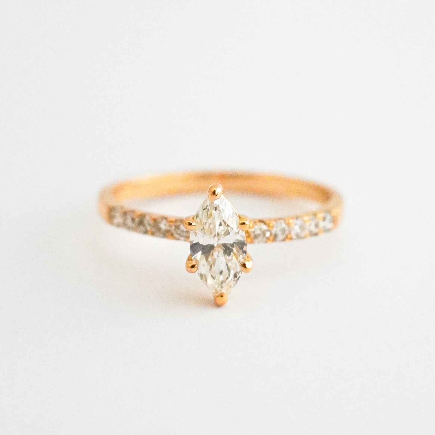 Anillo de compromiso - 26 / Diamante Marquise 0.55 cts LG Oro18k