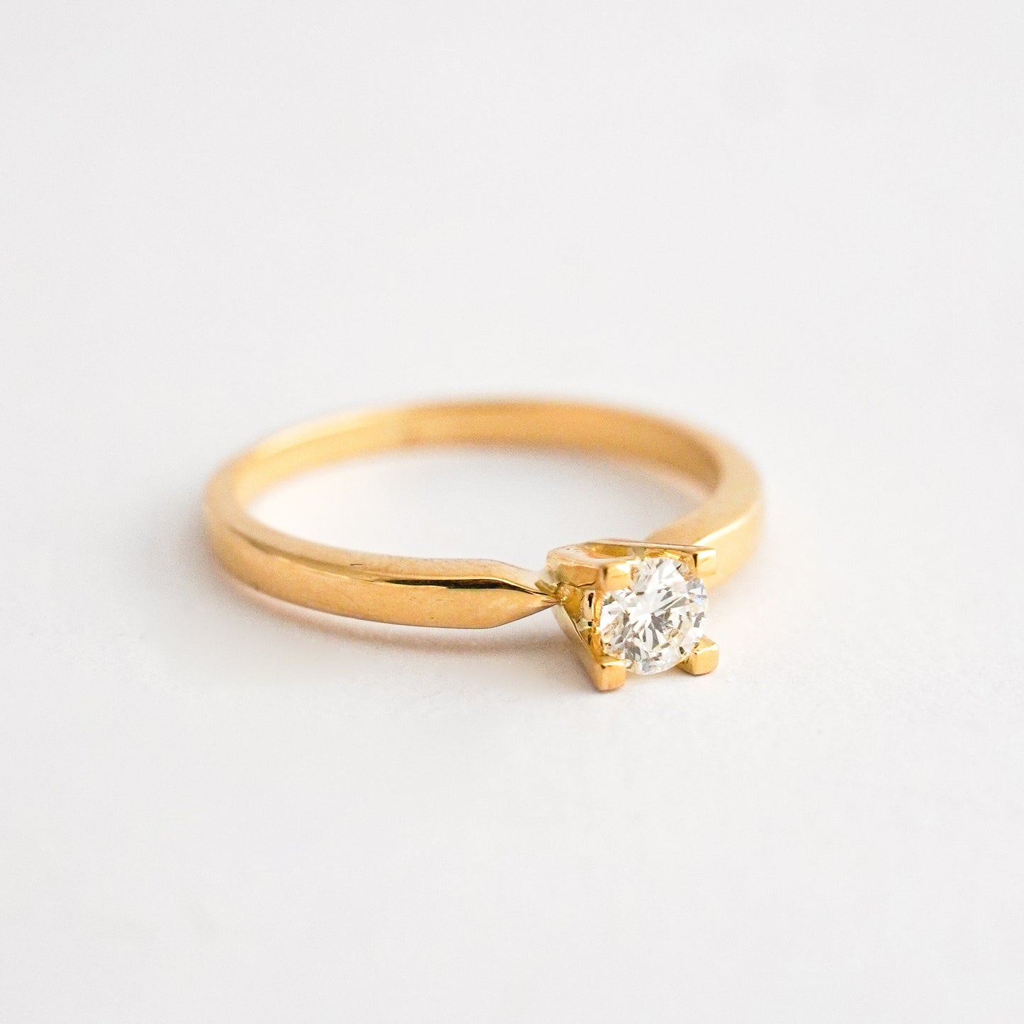 Anillo de compromiso - 27 / Diamante 0.27 cts natural en Oro18k