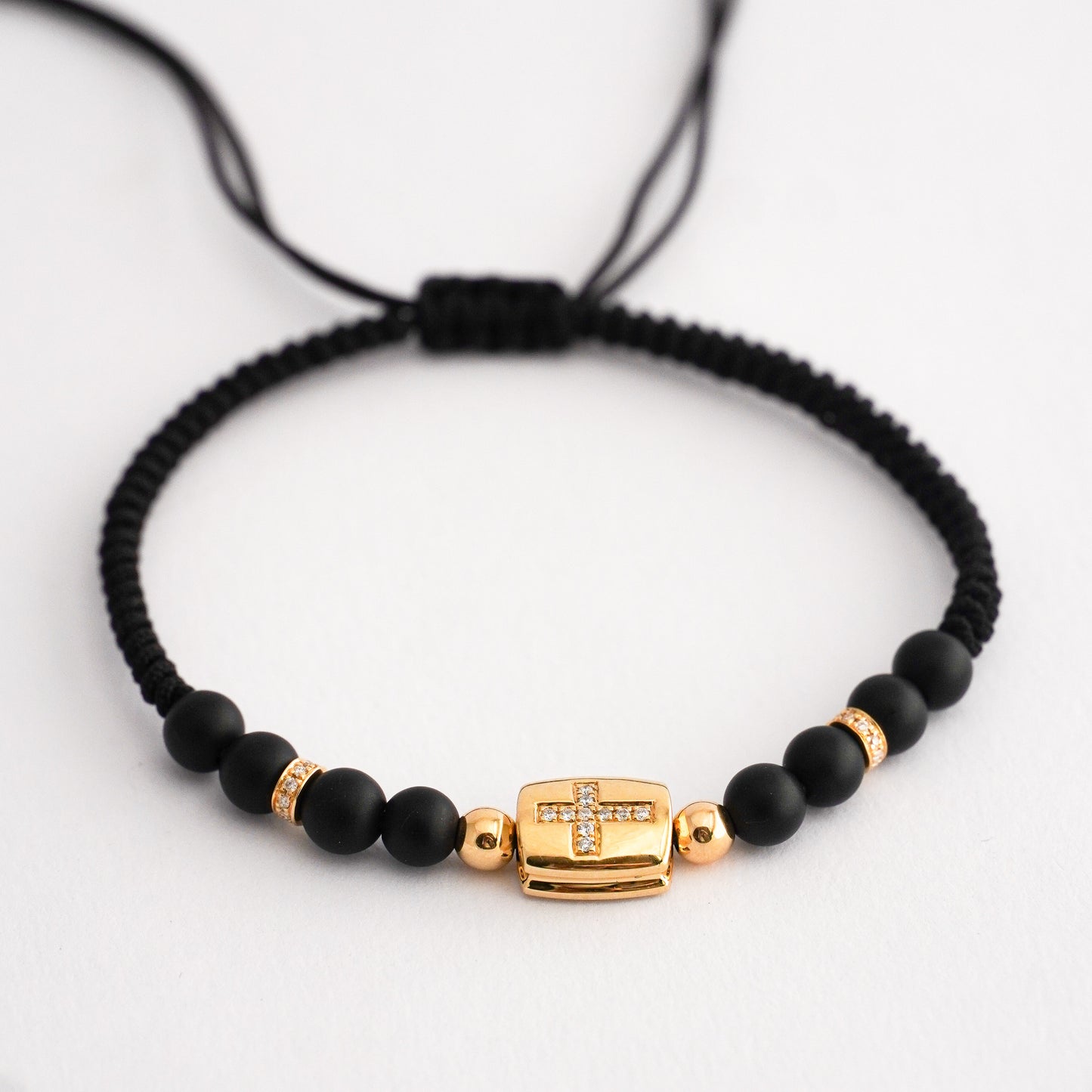 Pulsera ónix cruz con diamantes en Oro18k
