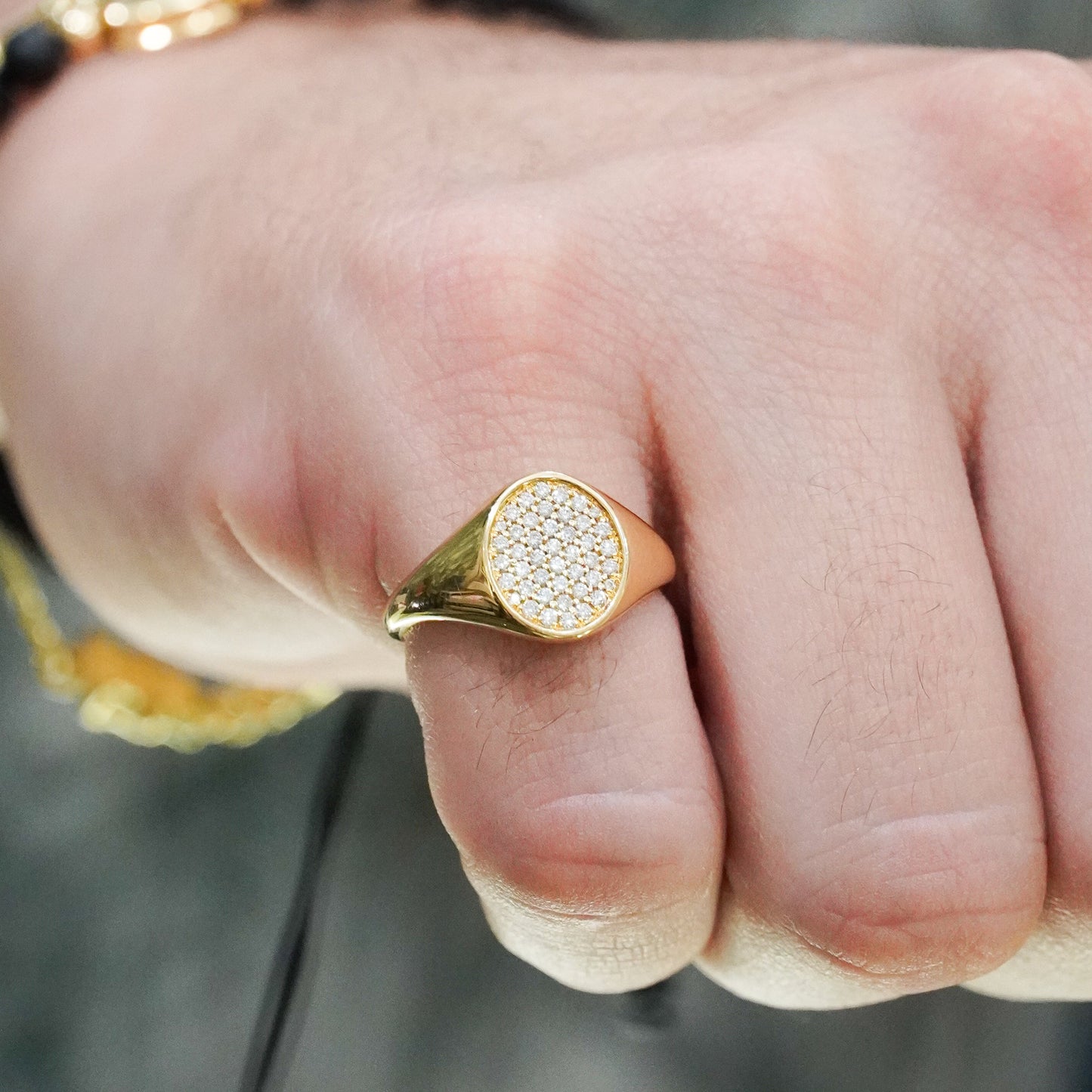 Anillo chevalier Oval con diamantes naturales Oro18k