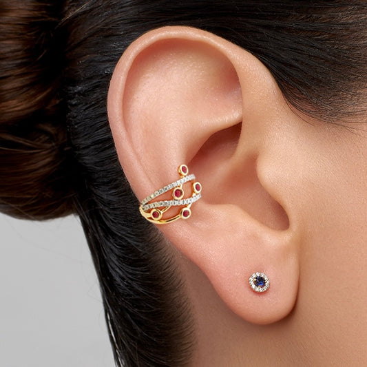 Earcuff bicelado con rubíes y diamantes en Oro18k
