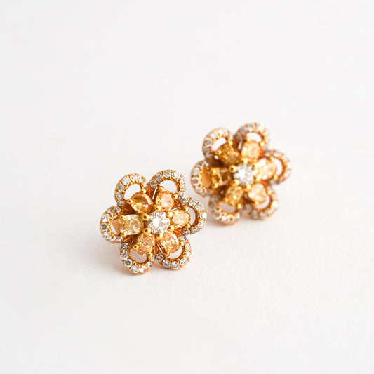Aretes flor cognac con diamantes en Oro18k