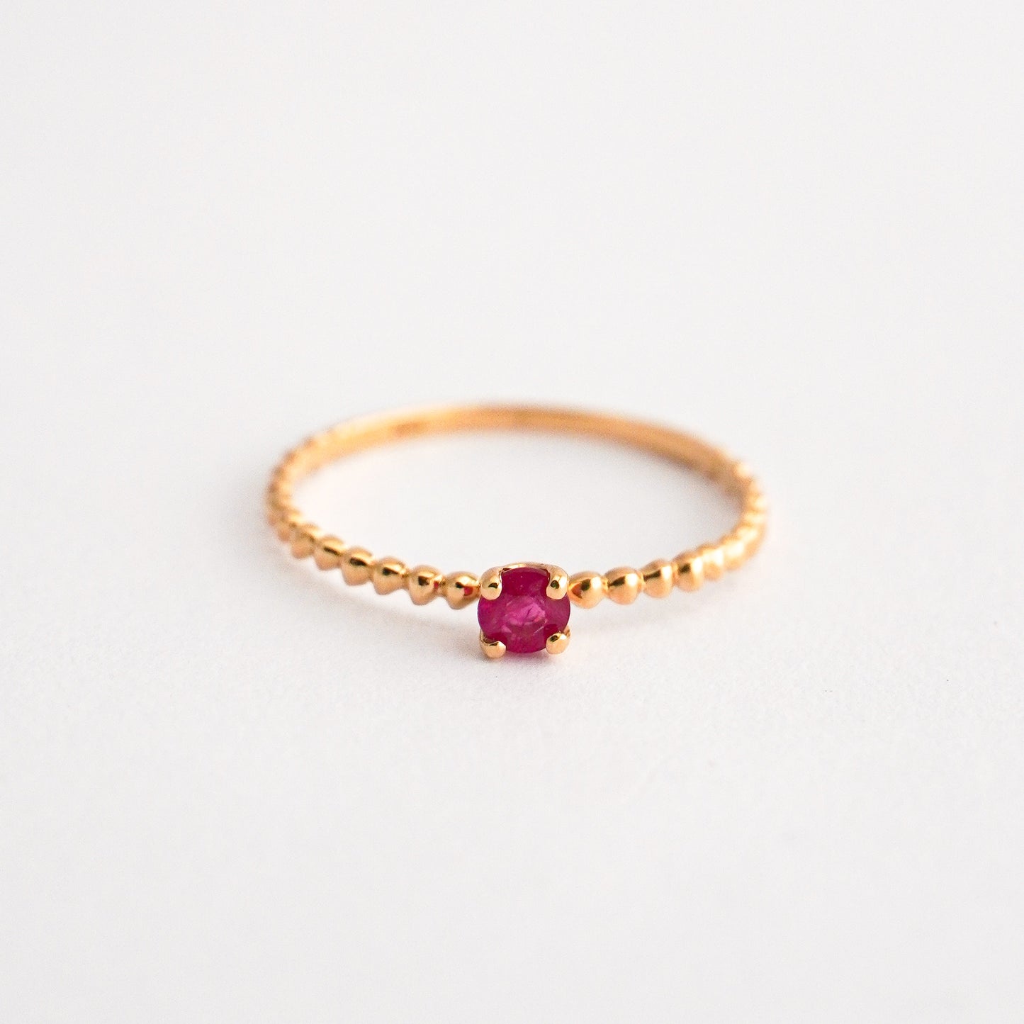 Anillo Bolitas con Rubi en Oro 18K