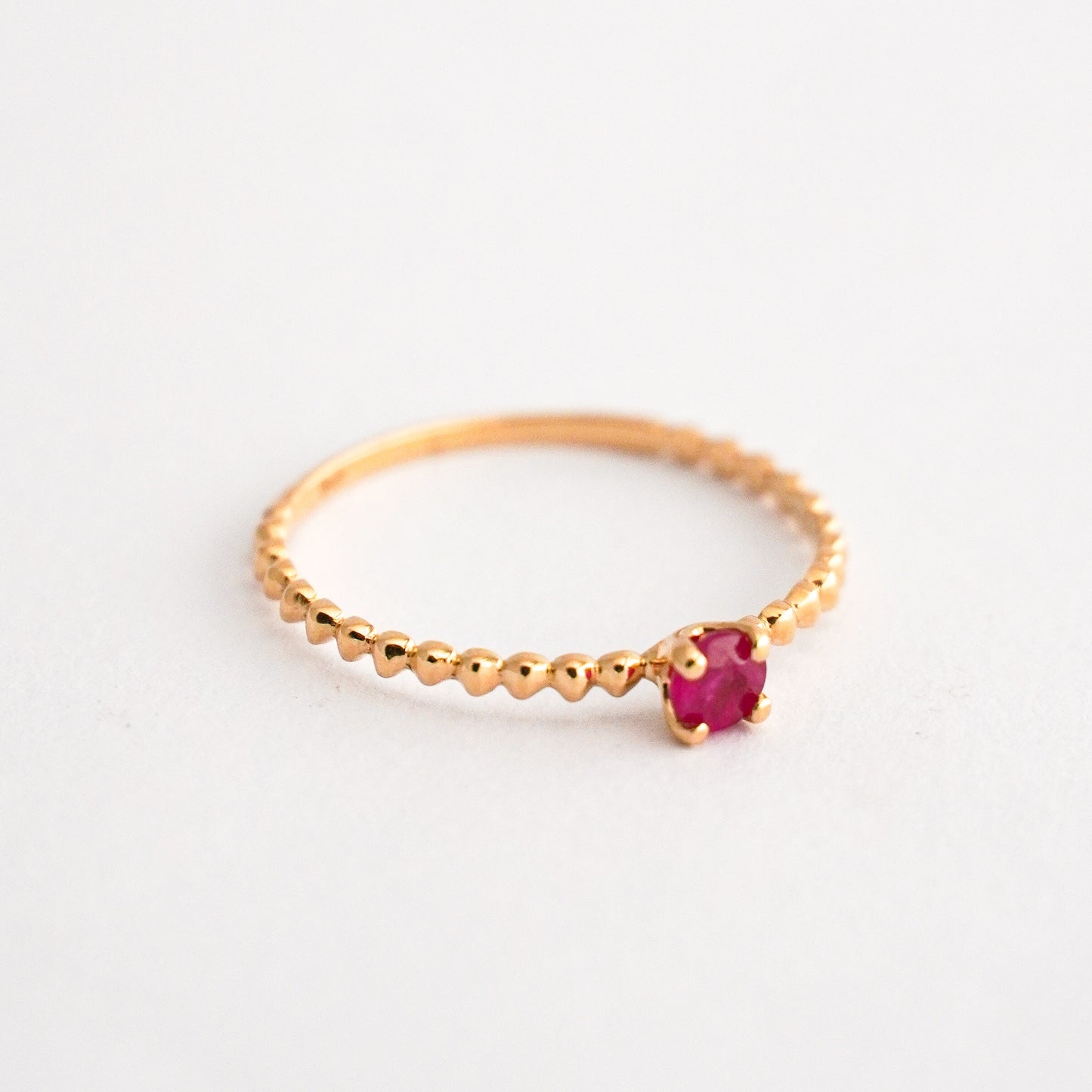 Anillo Bolitas con Rubi en Oro 18K
