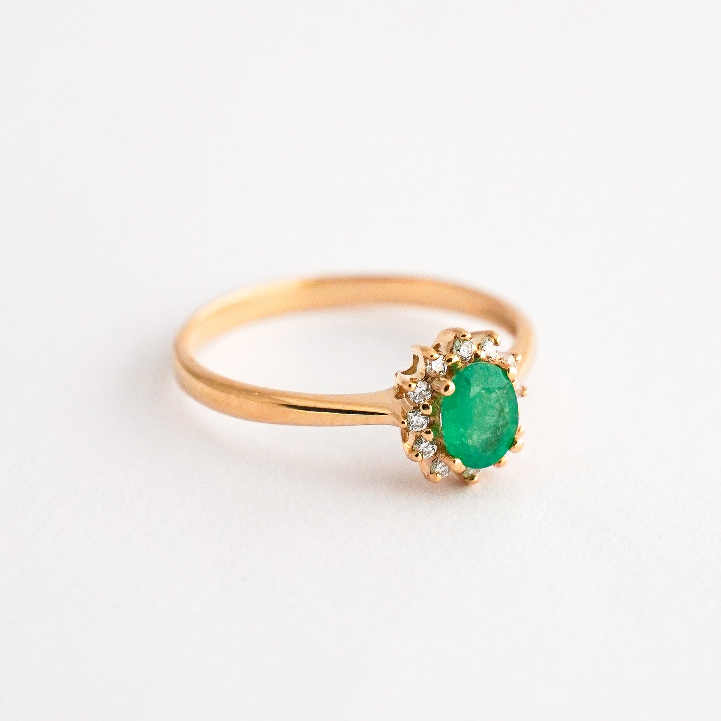 Anillo brillo imperial con esmeralda y diamantes naturales en Oro18k