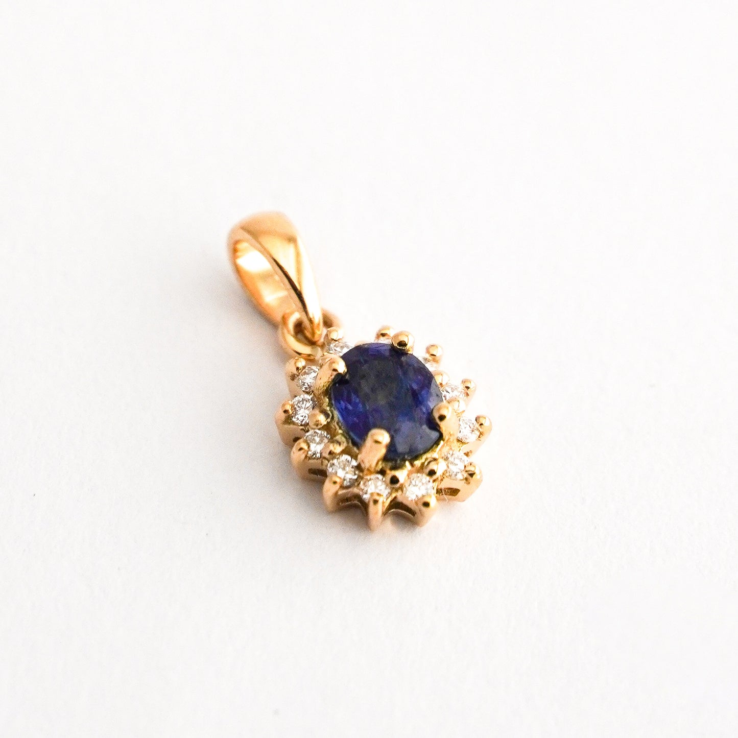 Dije brillo imperial con zafiro y diamantes naturales en Oro18k