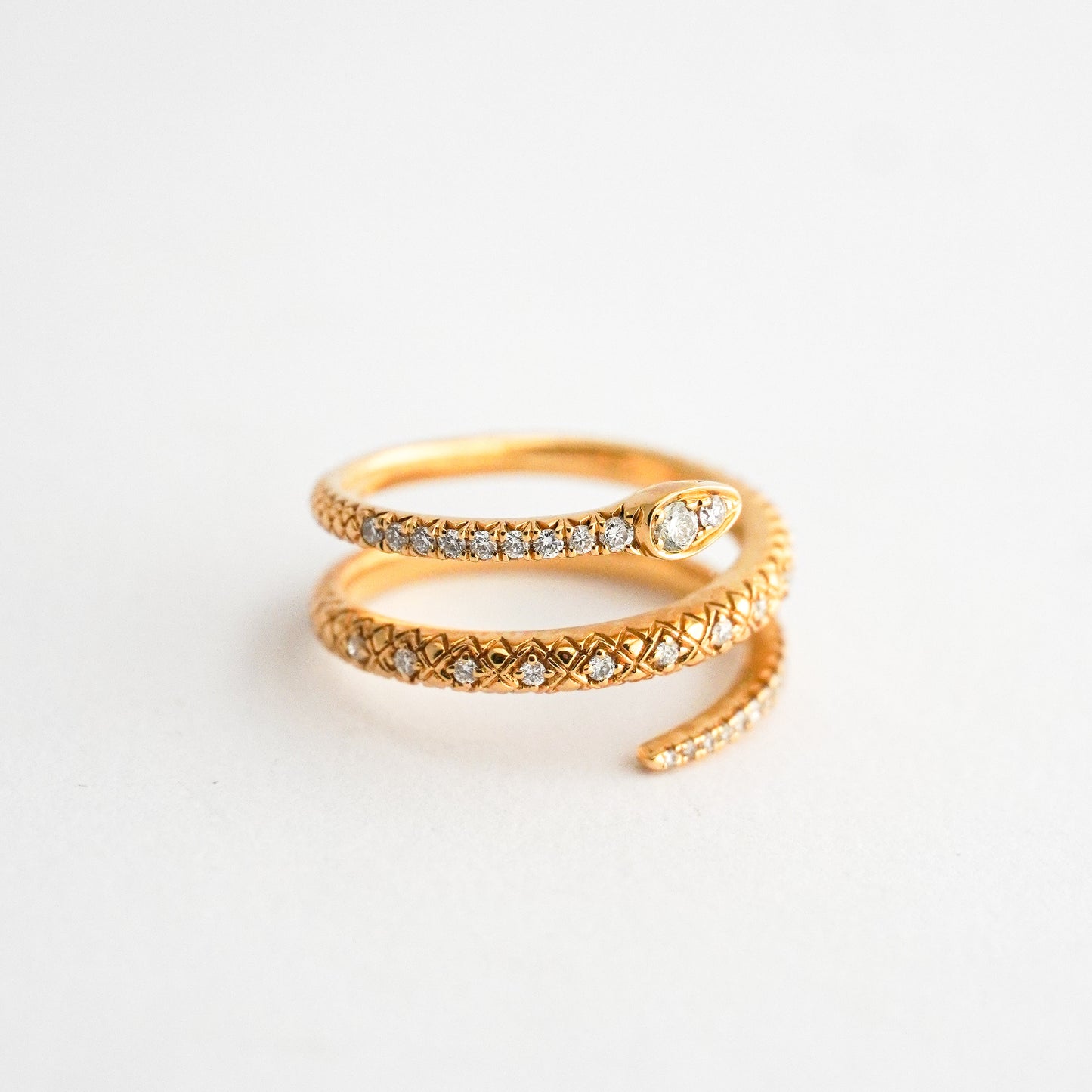 Anillo Spira Serpiente con diamantes naturales Oro18k