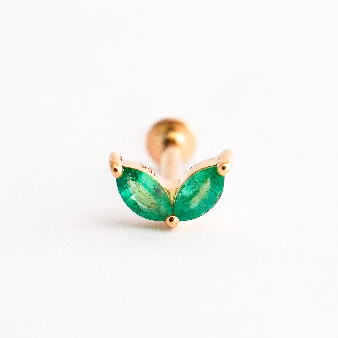 Piercing mini hojas en Oro18k con esmeraldas naturales