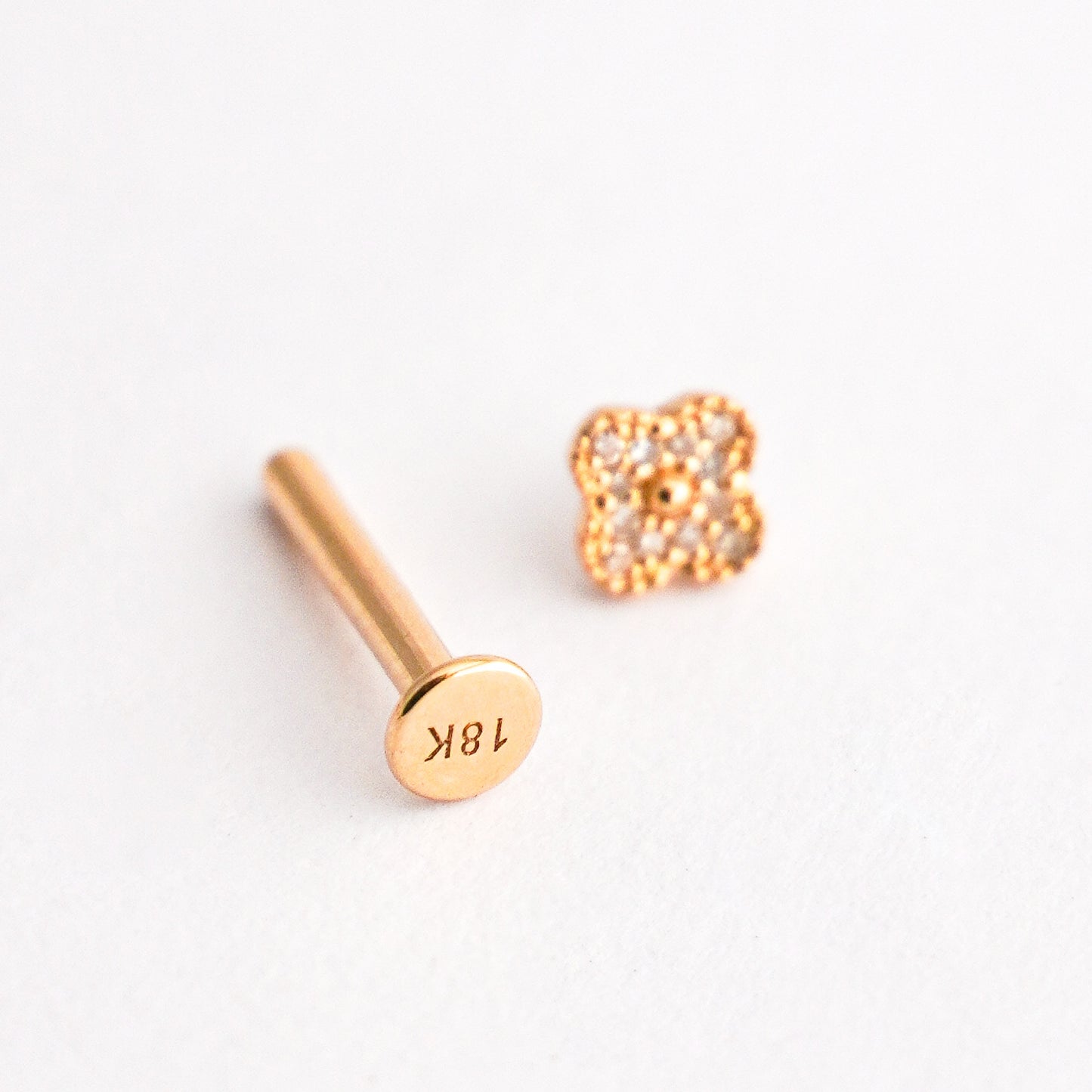 Piercing trebol en Oro18k con diamantes naturales