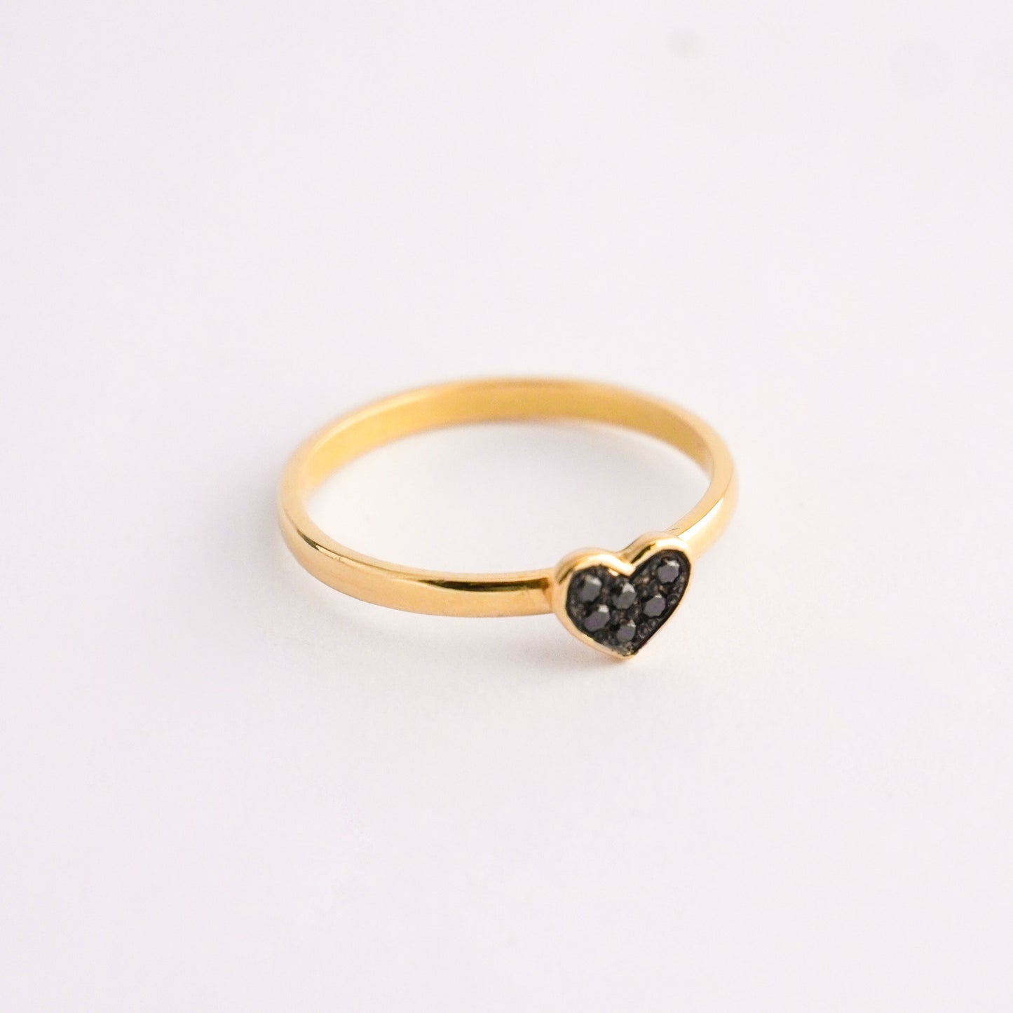 Anillo corazón con diamantes negros naturales Oro18k