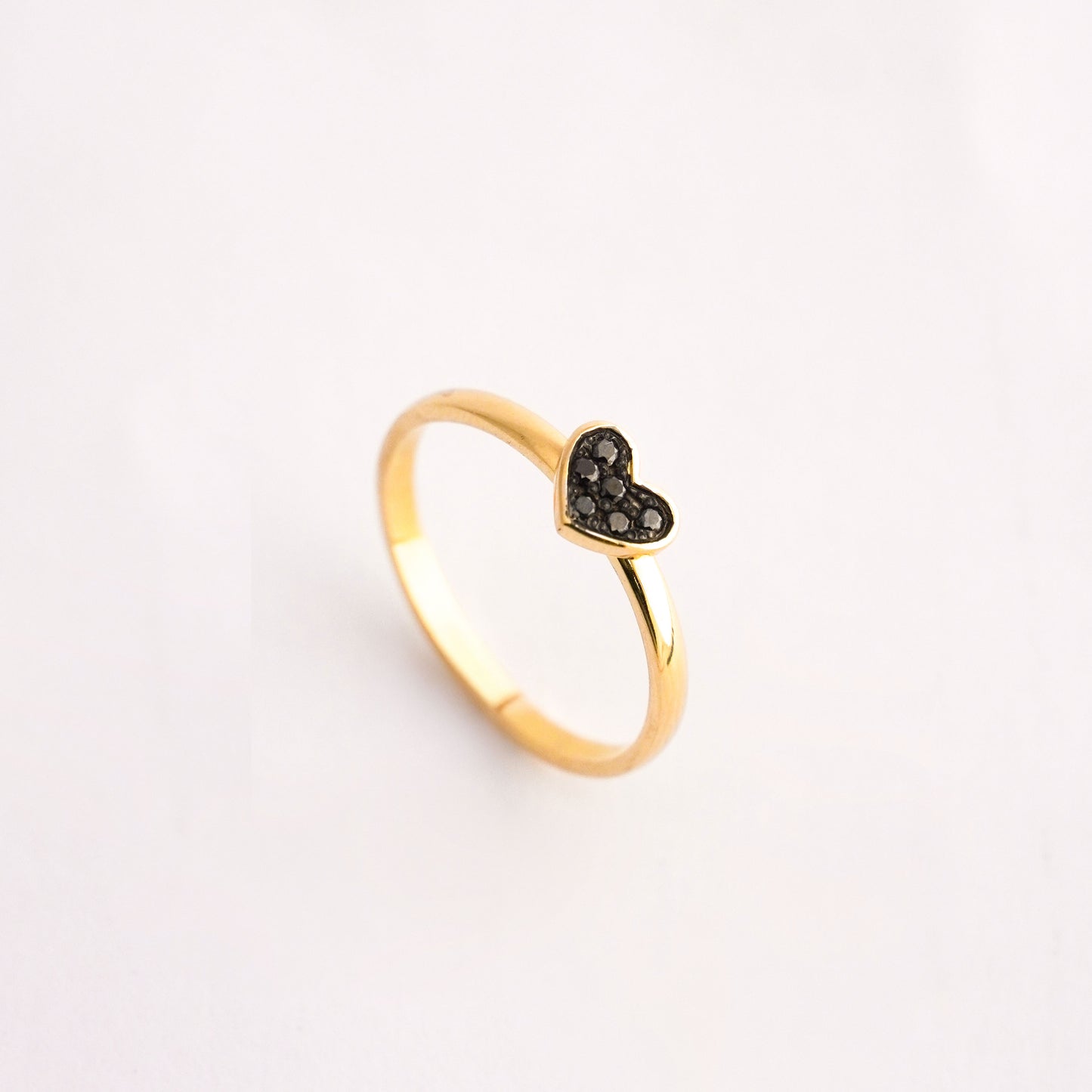 Anillo corazón con diamantes negros naturales Oro18k