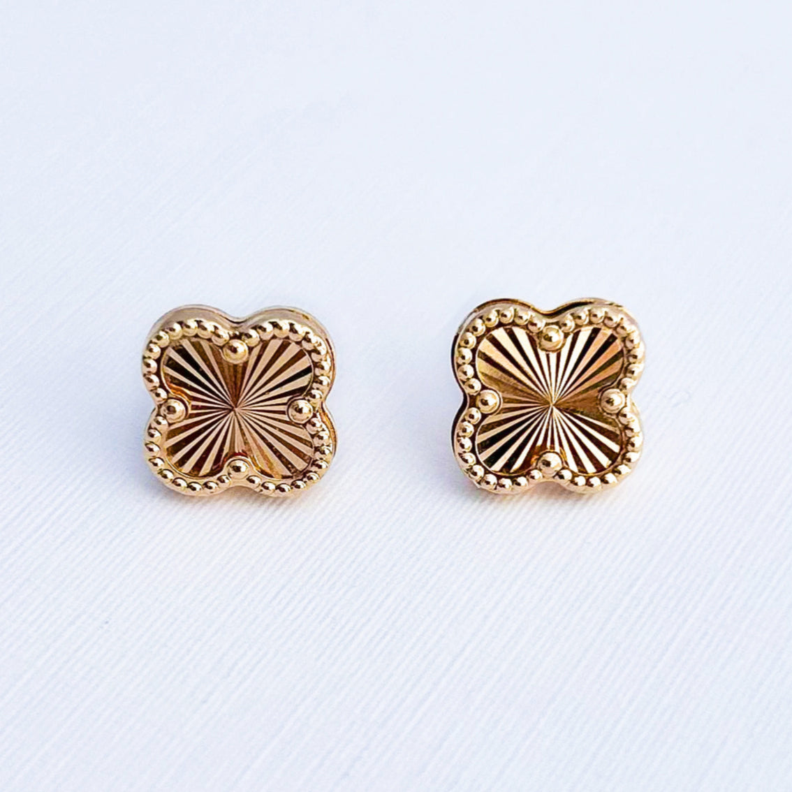 Aretes trébol de oro 18k