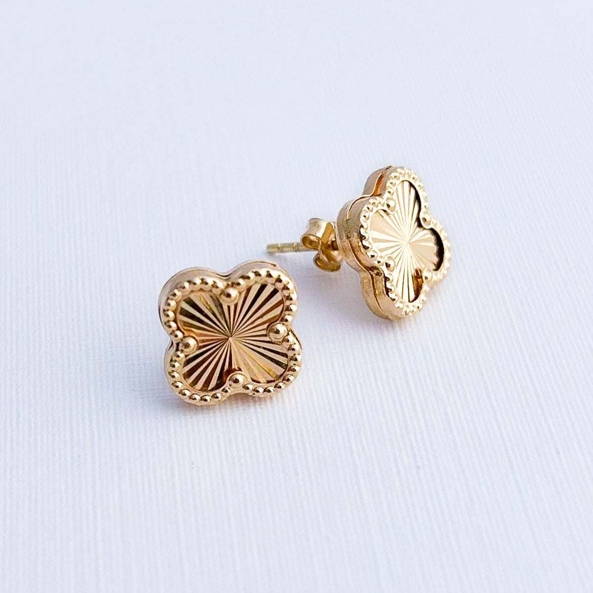 Aretes trébol de oro 18k