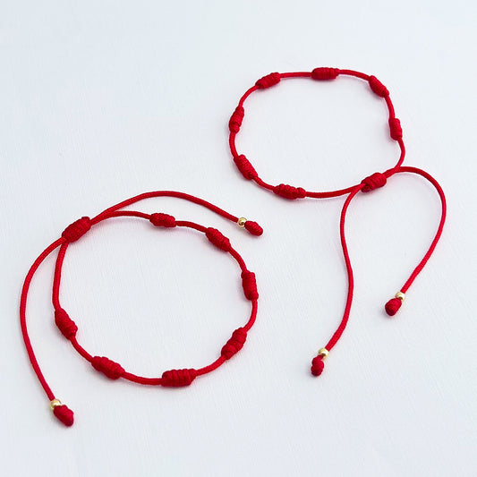 Pulsera en hilo rojo 7 nudos