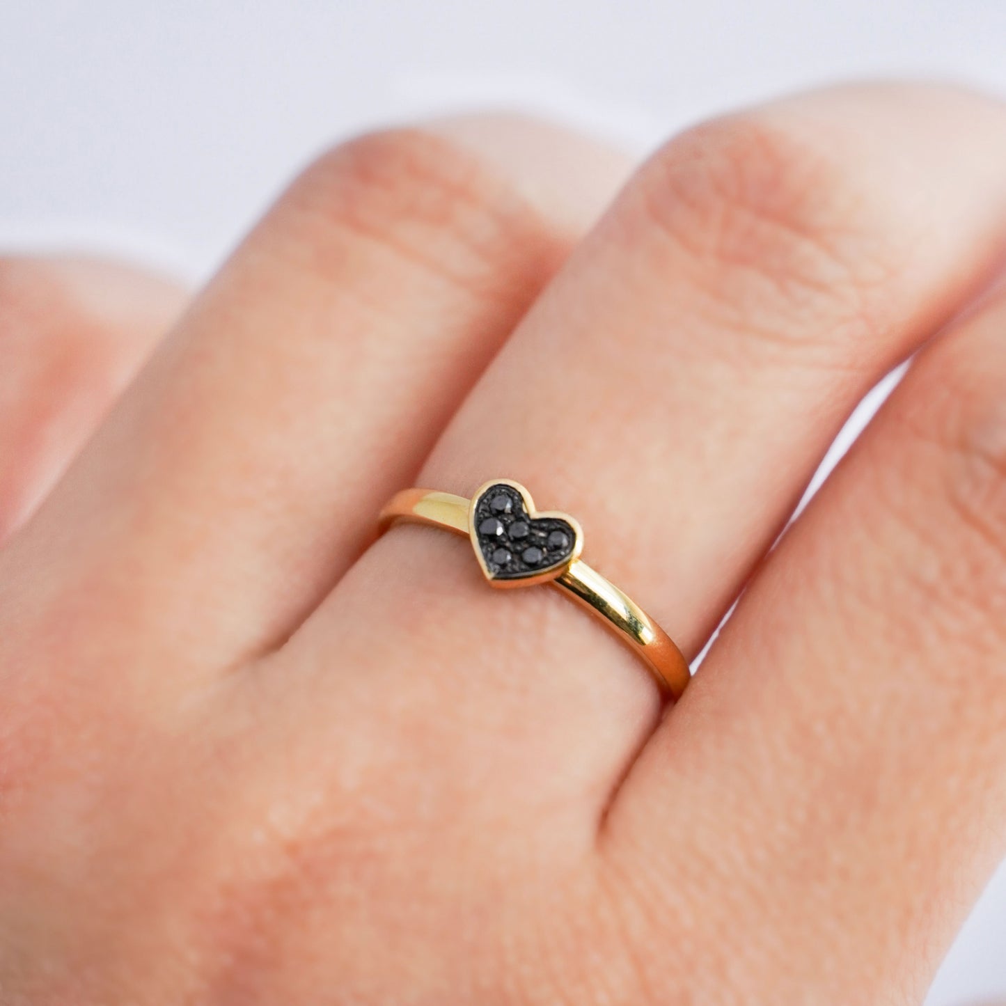 Anillo corazón con diamantes negros naturales Oro18k
