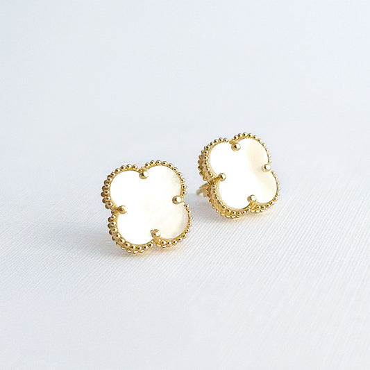 Aretes trébol nácar blanco oro 18k